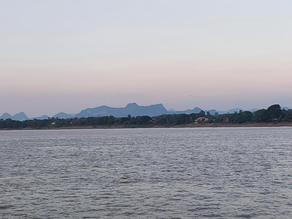 Happy Space วิลล่าทั้งหลัง 2นอน 2น้ำ ฟรี Wifi จอดรถ Nakhon Phanom Exteriér fotografie